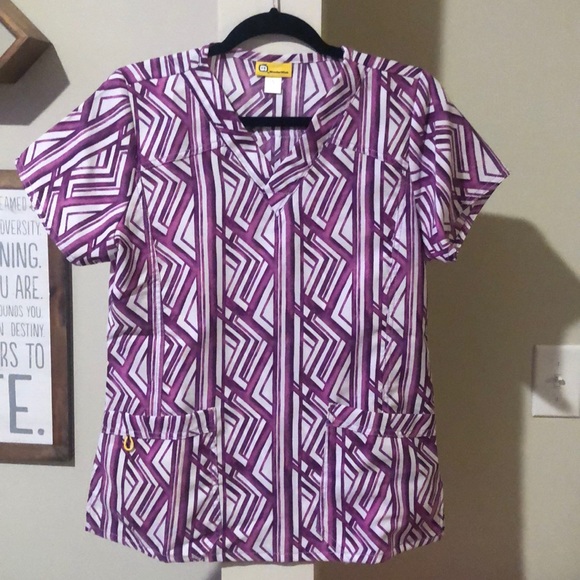 WonderWink Tops - Geometric print purple Wonderwink scrub top